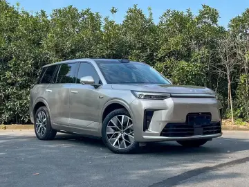 2025 GAC Trumpchi S9 с пробегом 13 000 км