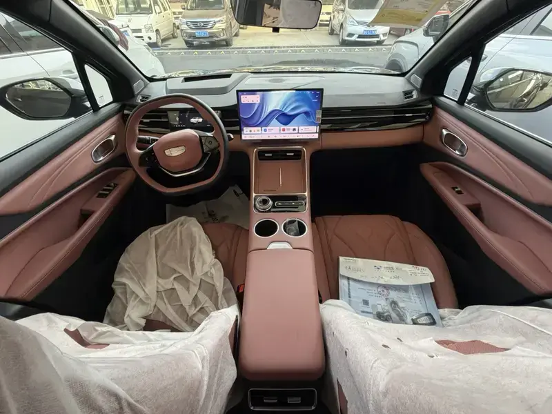 2026 Geely Boyue REV с пробегом 100 км