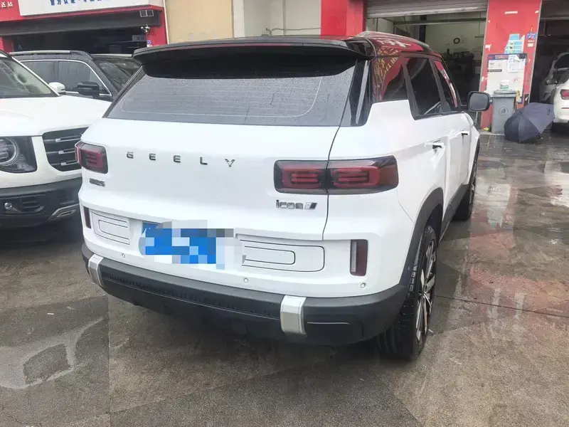 2023 Geely Icon с пробегом 35 000 км