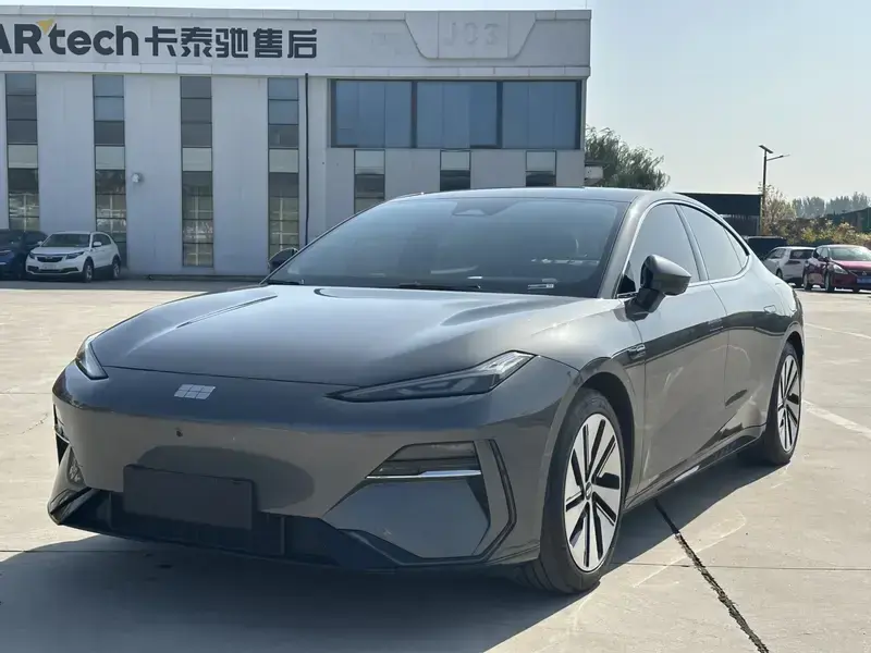 2024 Geely Galaxy E8 с пробегом 71 600 км