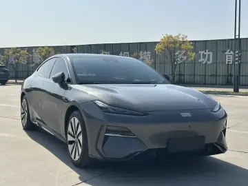 2024 Geely Galaxy E8 с пробегом 71 600 км