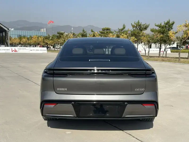 2024 Geely Galaxy E8 с пробегом 71 600 км