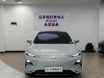 2024 Geely Galaxy E8 с пробегом 27 000 км