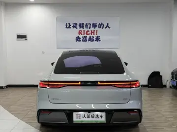 2024 Geely Galaxy E8 с пробегом 27 000 км