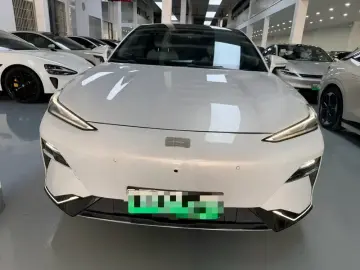 2025 Geely Galaxy E8 с пробегом 38 000 км