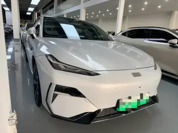 2025 Geely Galaxy E8 с пробегом 38 000 км