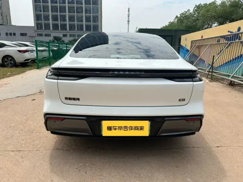 2025 Geely Galaxy E8 с пробегом 37 000 км