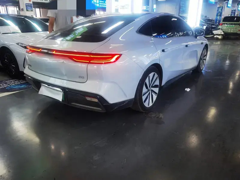 2024 Geely Galaxy E8 с пробегом 35 000 км