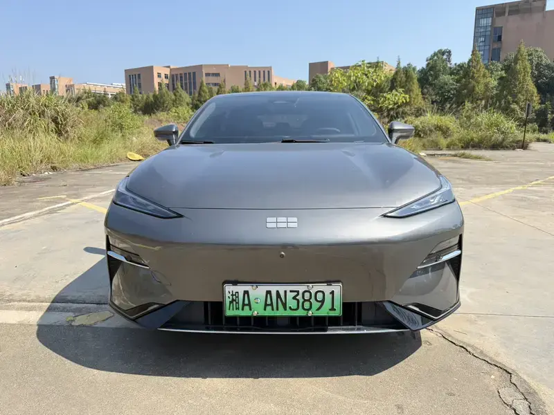 2024 Geely Galaxy E8 с пробегом 102 000 км