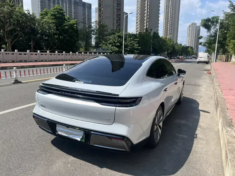 2024 Geely Galaxy E8 с пробегом 56 000 км