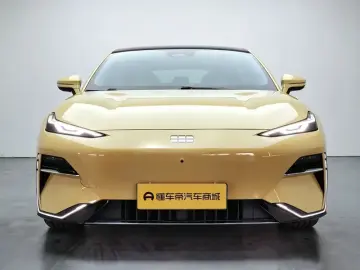 2024 Geely Galaxy E8 с пробегом 25 600 км