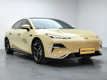 2024 Geely Galaxy E8 с пробегом 25 600 км