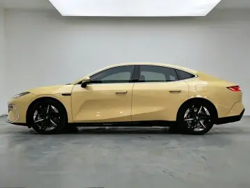 2024 Geely Galaxy E8 с пробегом 25 600 км