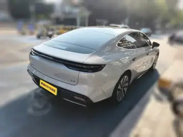 2024 Geely Galaxy E8 с пробегом 45 600 км