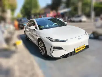 2024 Geely Galaxy E8 с пробегом 45 600 км