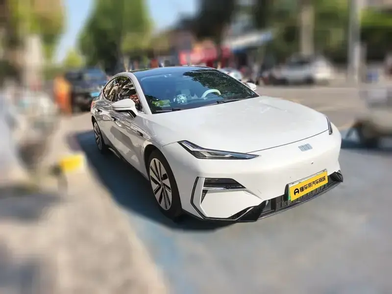 2024 Geely Galaxy E8 с пробегом 45 600 км