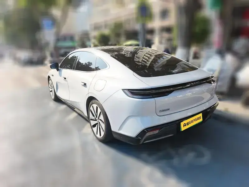 2024 Geely Galaxy E8 с пробегом 45 600 км