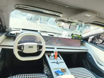 2024 Geely Galaxy E8 с пробегом 45 600 км