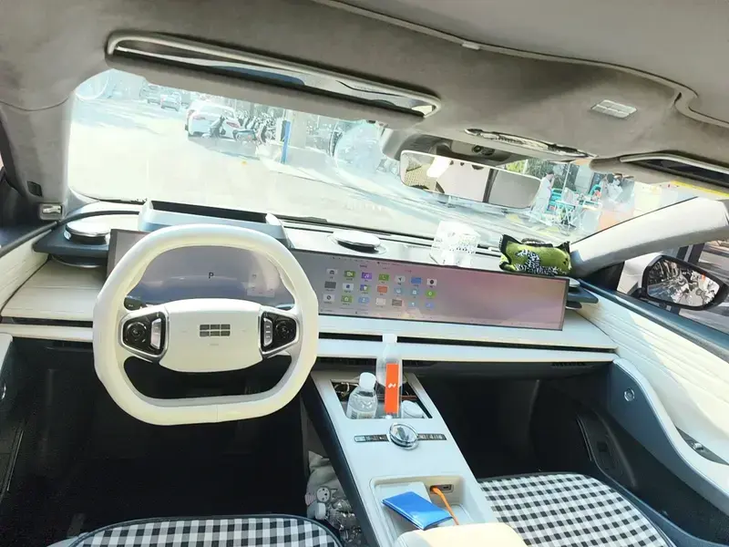 2024 Geely Galaxy E8 с пробегом 45 600 км
