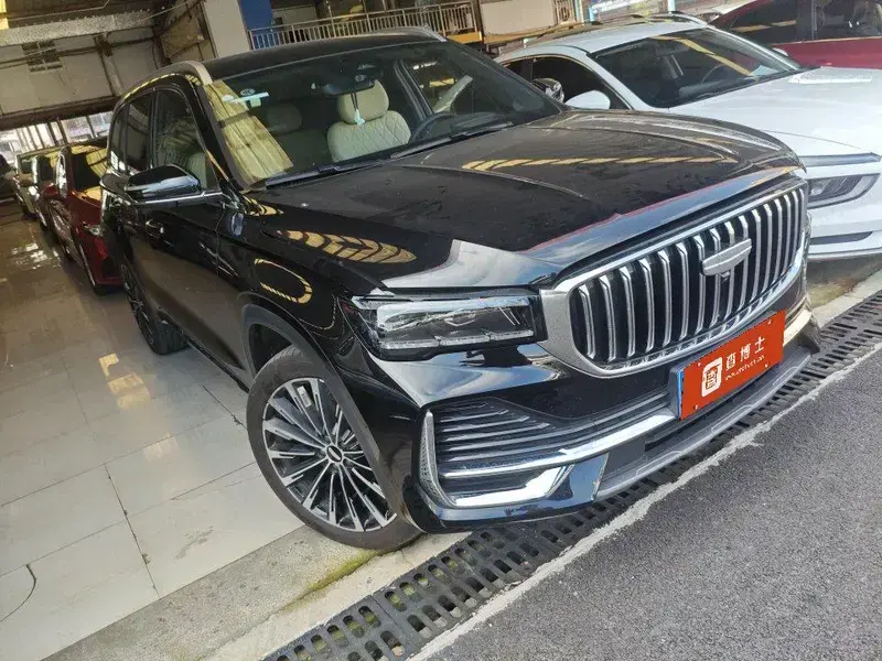 2025 Geely Monjaro с пробегом 19 000 км
