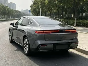 2024 Geely Galaxy E8 с пробегом 55 000 км