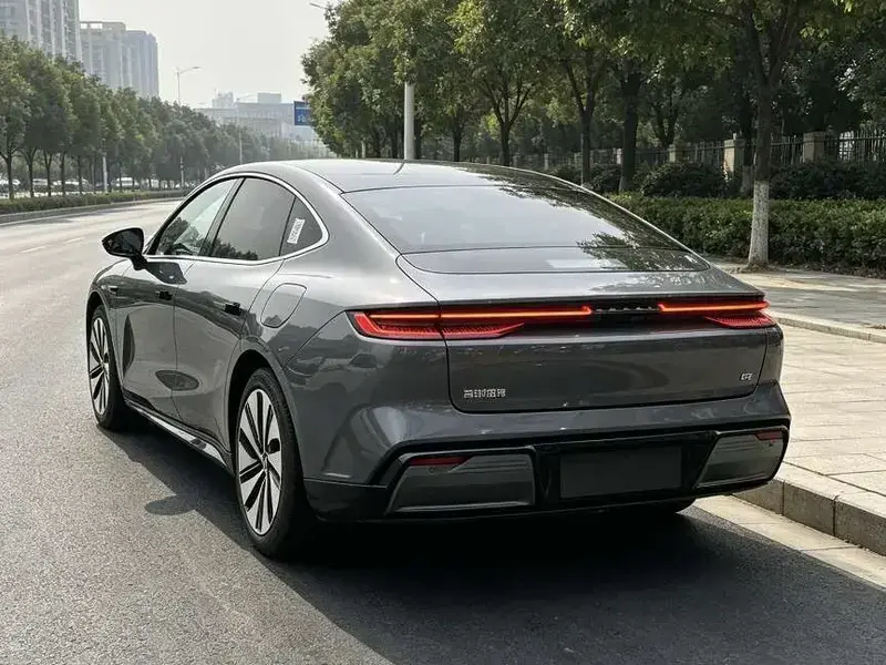 2024 Geely Galaxy E8 с пробегом 55 000 км