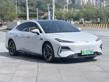 2024 Geely Galaxy E8 с пробегом 56 800 км