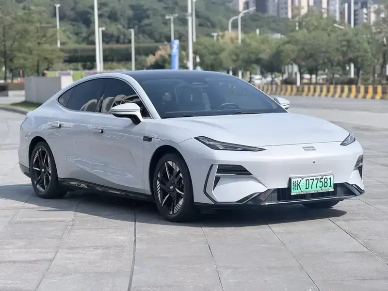 2024 Geely Galaxy E8 с пробегом 56 800 км