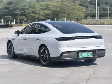 2024 Geely Galaxy E8 с пробегом 56 800 км