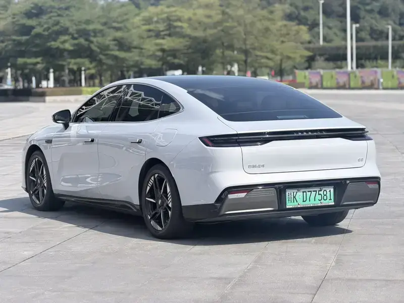 2024 Geely Galaxy E8 с пробегом 56 800 км