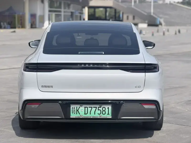 2024 Geely Galaxy E8 с пробегом 56 800 км