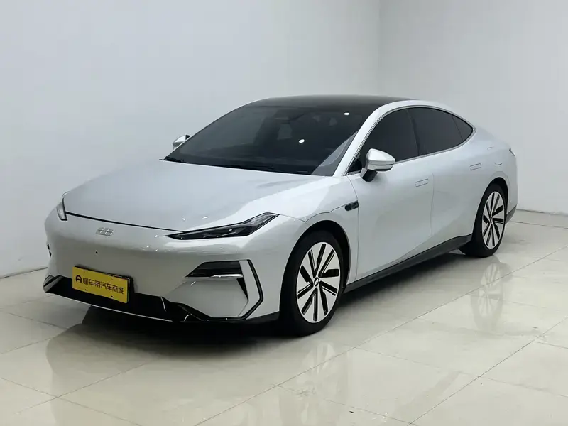 2024 Geely Galaxy E8 с пробегом 36 900 км