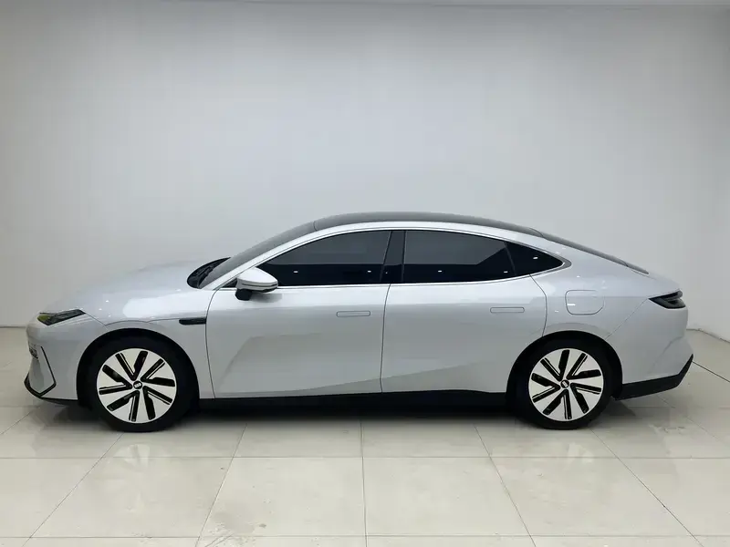 2024 Geely Galaxy E8 с пробегом 36 900 км