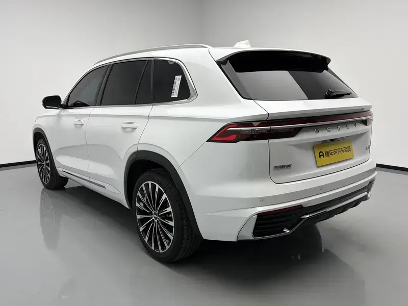 2025 Geely Monjaro с пробегом 10 300 км