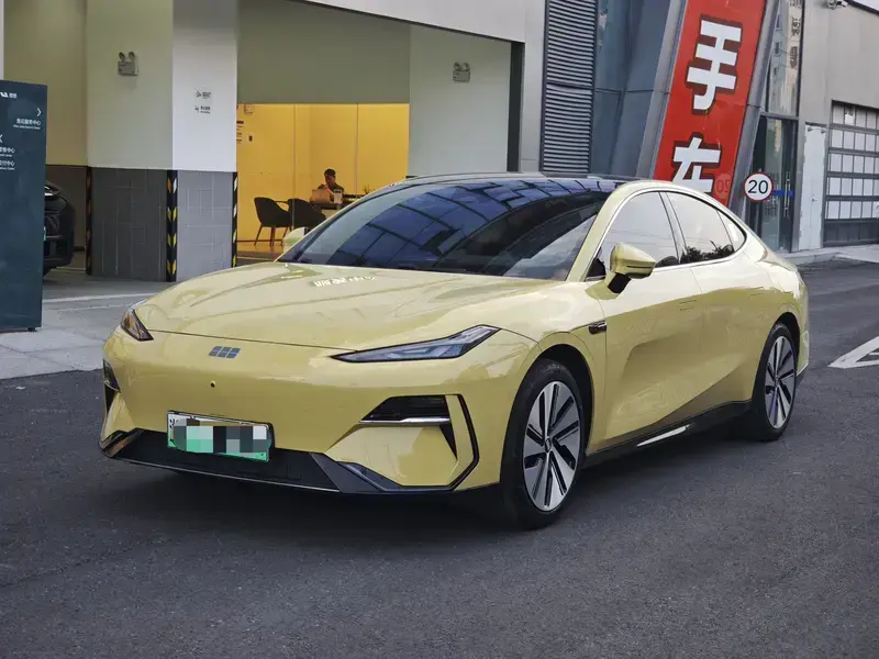 2024 Geely Galaxy E8 с пробегом 105 000 км