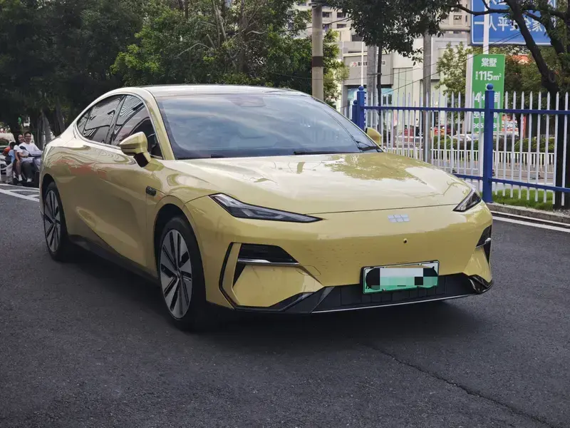 2024 Geely Galaxy E8 с пробегом 105 000 км