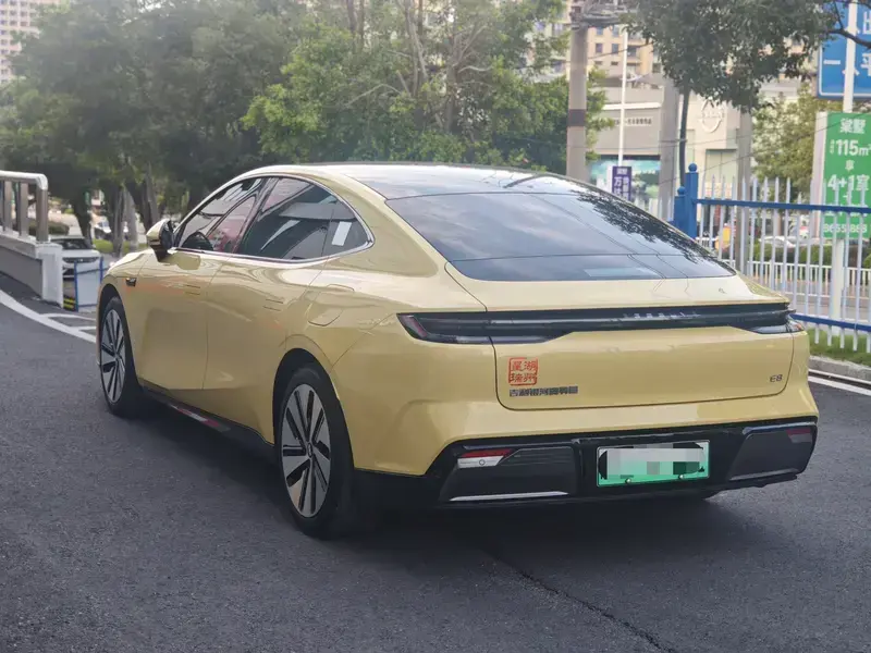 2024 Geely Galaxy E8 с пробегом 105 000 км