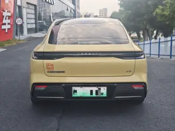 2024 Geely Galaxy E8 с пробегом 105 000 км