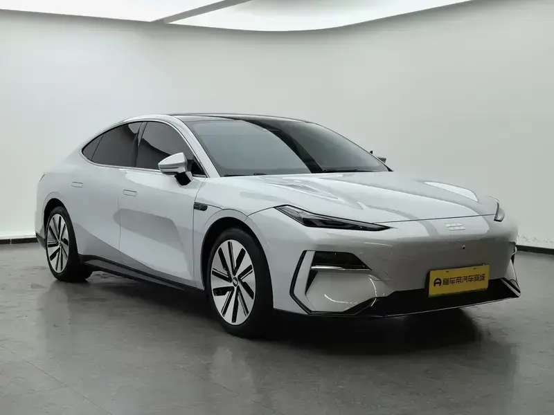 2024 Geely Galaxy E8 с пробегом 18 000 км