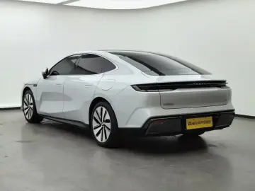 2024 Geely Galaxy E8 с пробегом 18 000 км