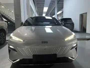 2024 Geely Galaxy E8 с пробегом 50 000 км