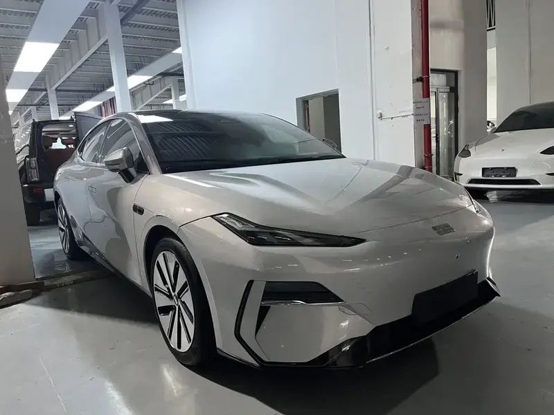 2024 Geely Galaxy E8 с пробегом 50 000 км