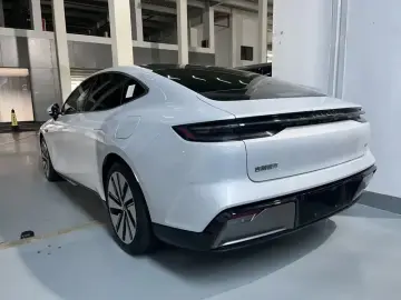 2024 Geely Galaxy E8 с пробегом 50 000 км
