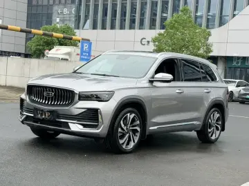 2024 Geely Monjaro с пробегом 15 000 км