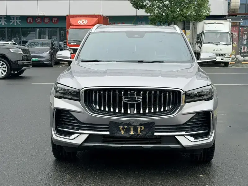 2024 Geely Monjaro с пробегом 15 000 км