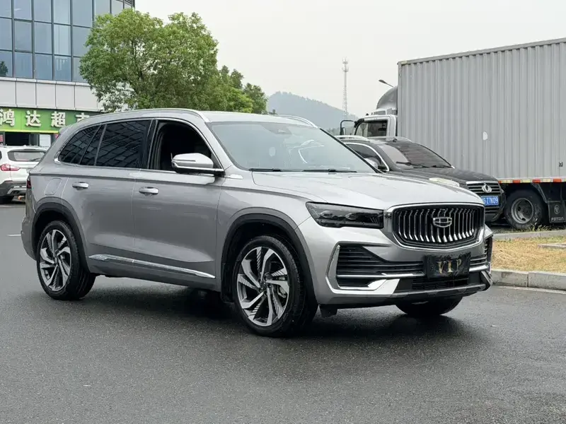 2024 Geely Monjaro с пробегом 15 000 км