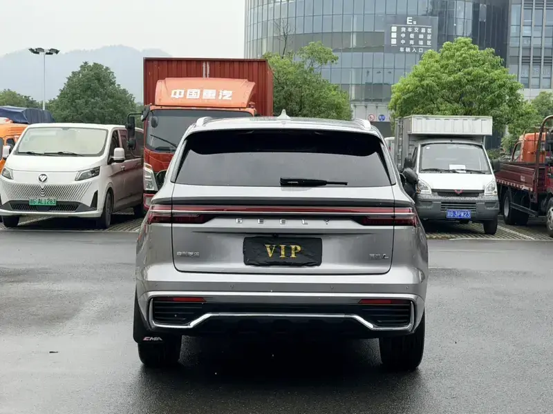 2024 Geely Monjaro с пробегом 15 000 км