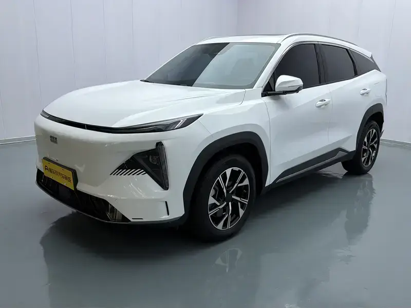 2024 Geely Galaxy L7 с пробегом 22 000 км