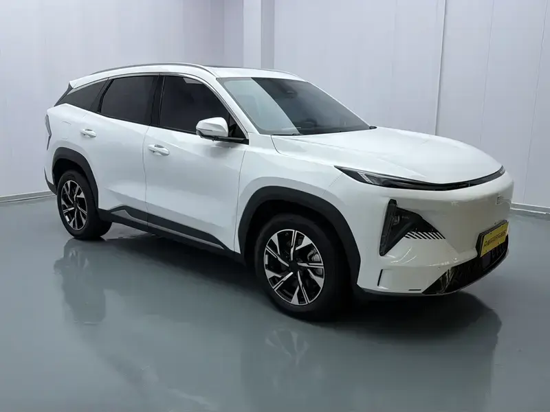2024 Geely Galaxy L7 с пробегом 22 000 км