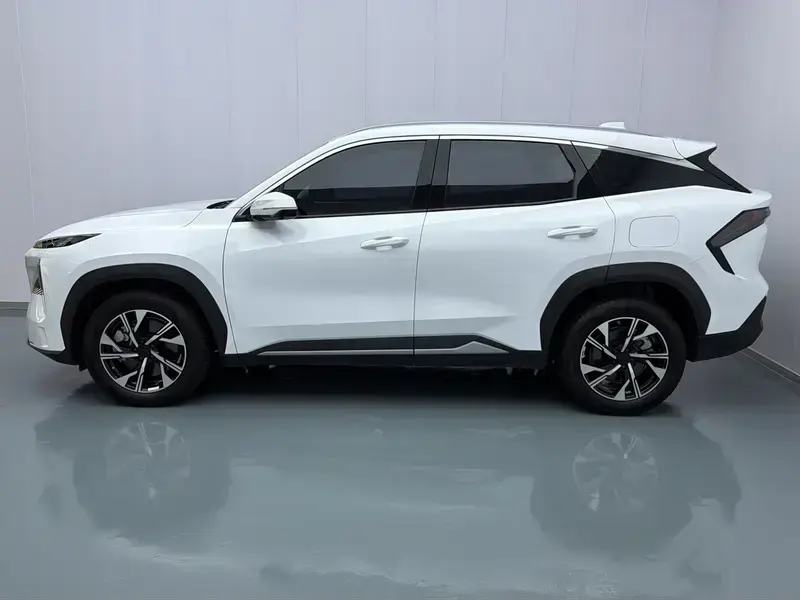 2024 Geely Galaxy L7 с пробегом 22 000 км